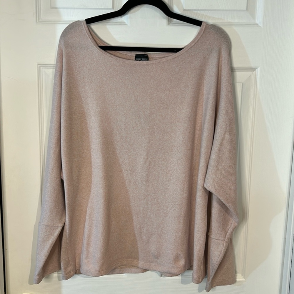 Ladies O/S pale pink dolman style sweater